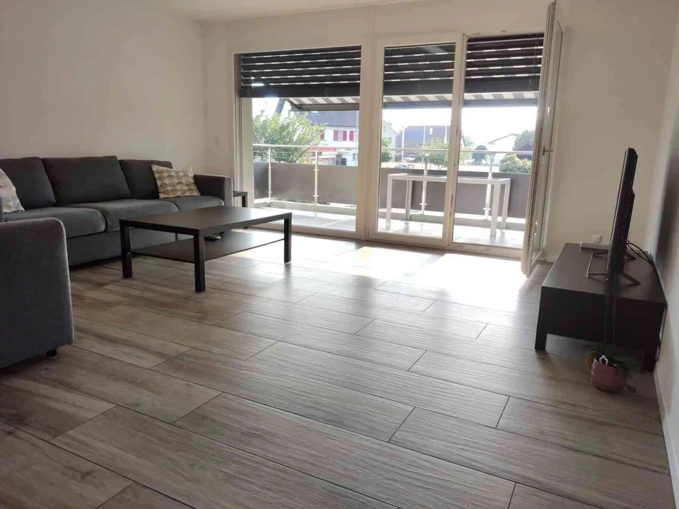 Moderne und Charmante 4.5-Zimmer-Etagenwohnung mit Balkon in Toplage