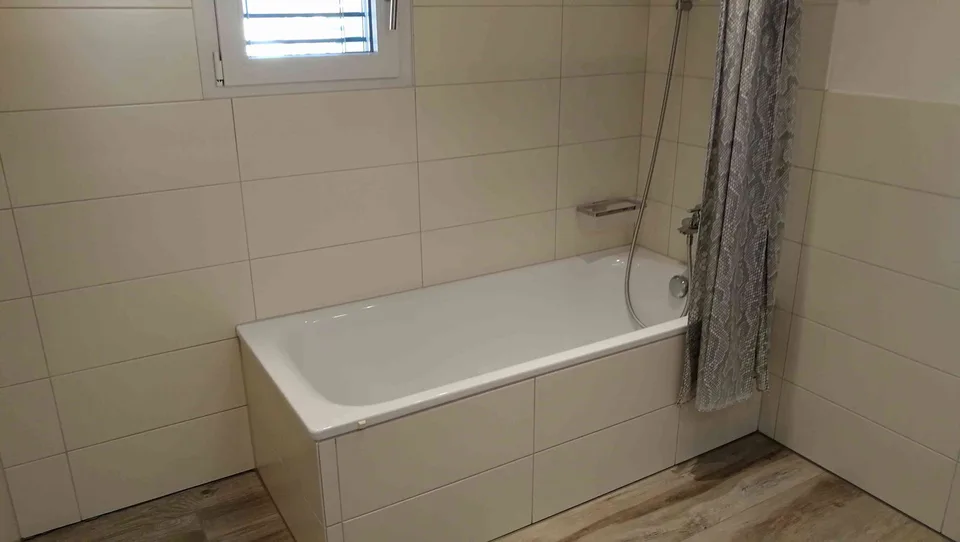 Moderne und Charmante 4.5-Zimmer-Etagenwohnung mit Balkon in Toplage