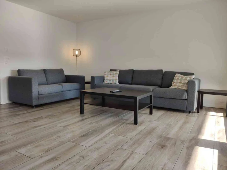 Moderne und Charmante 4.5-Zimmer-Etagenwohnung mit Balkon in Toplage