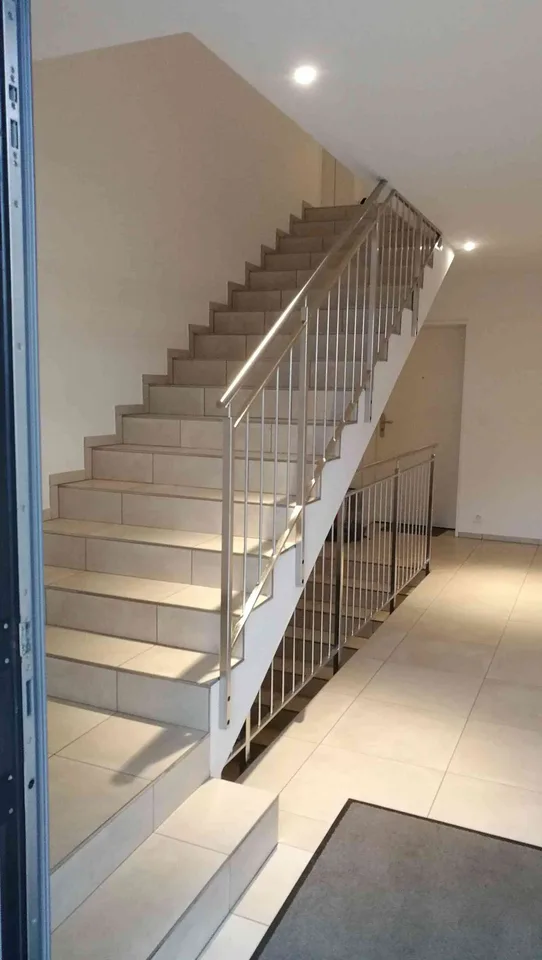 Moderne und Charmante 4.5-Zimmer-Etagenwohnung mit Balkon in Toplage