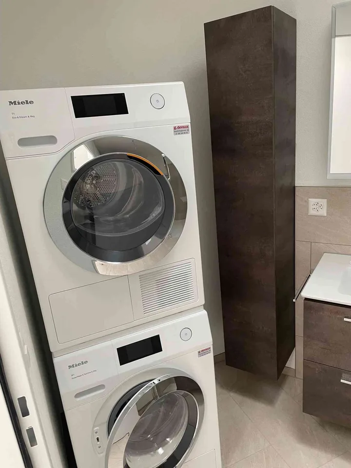 Schöne 2.5-Zimmer-Attikawohnung in Nidau–Modern, hell und mit Aussicht