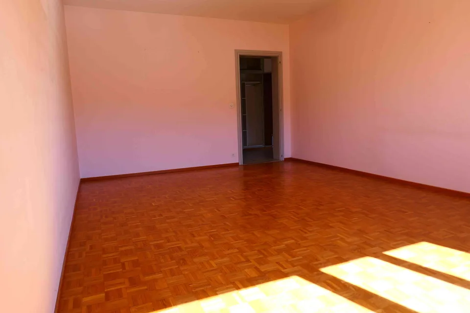 Appartamento luminoso, tranquill 68 m2, balcone con vista aperta a sud