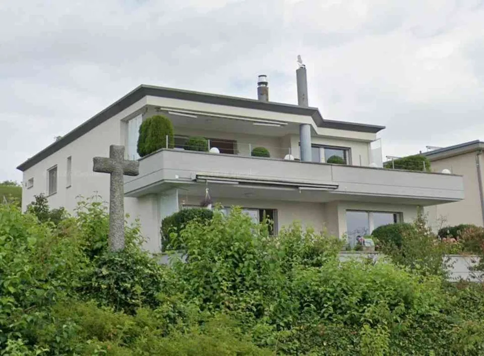 4 1/2-Z-Whg im 1.OG mit Doppelgarage in Meggen befristete Vermietung