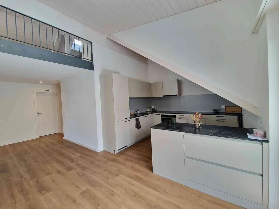 Helle und grosszügige Neubauwohnung mit Blick auf die Jungfrau