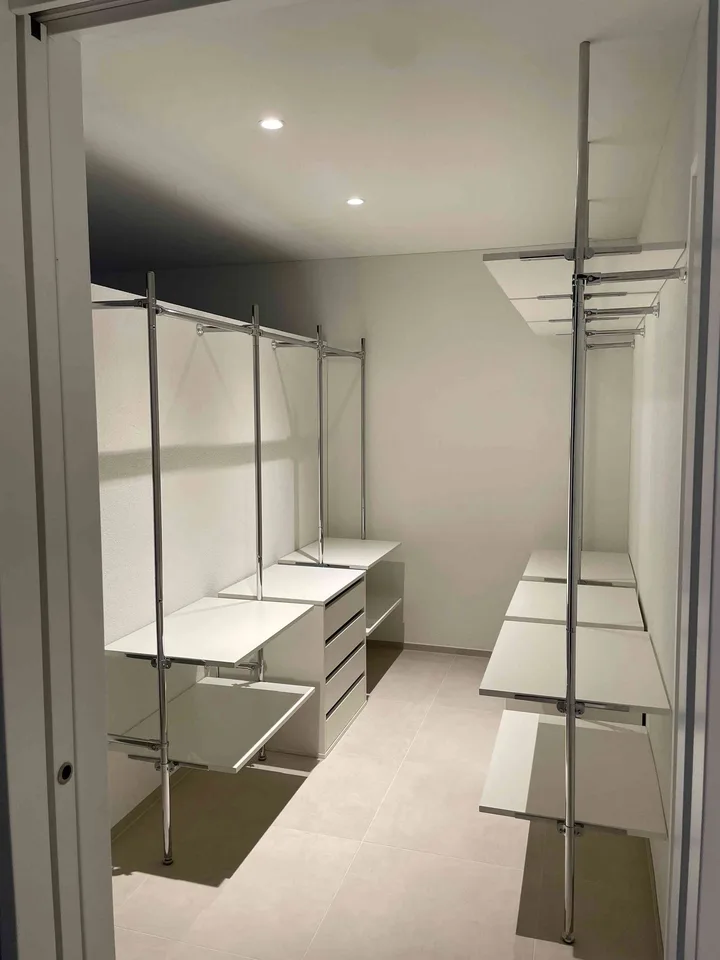 Moderne 2.5-Zimmer-Wohnung mit traumhafter Aussicht in Oberurnen