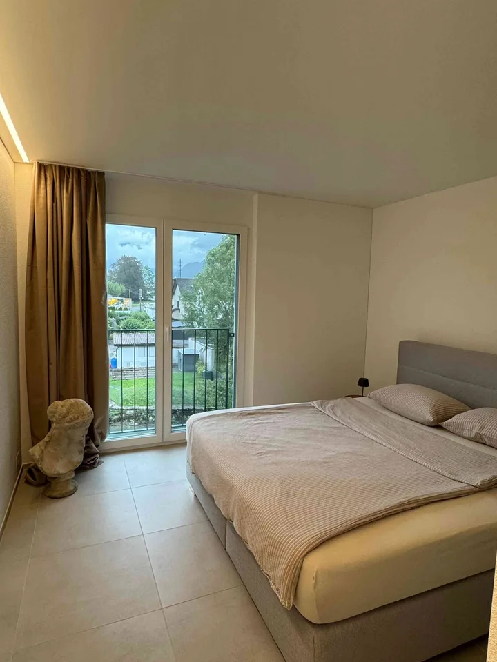 Moderne 2.5-Zimmer-Wohnung mit traumhafter Aussicht in Oberurnen