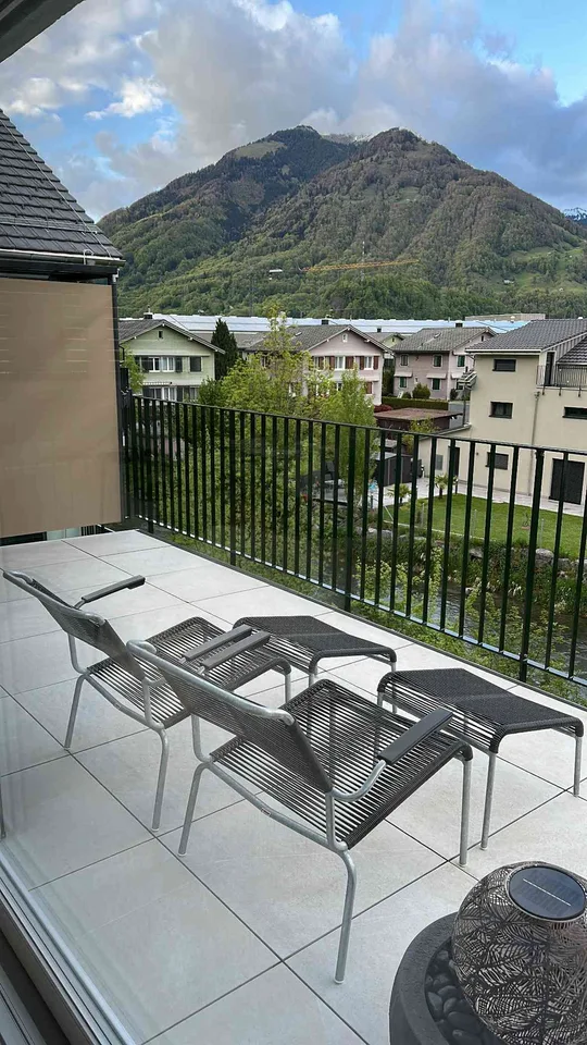 Moderne 2.5-Zimmer-Wohnung mit traumhafter Aussicht in Oberurnen