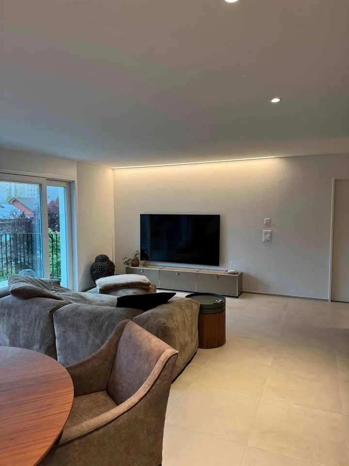 Moderne 2.5-Zimmer-Wohnung mit traumhafter Aussicht in Oberurnen