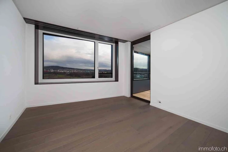 Exklusive 3.5 Zimmerwohnung mit beeindruckender Weitsicht – Foto 10 von 12