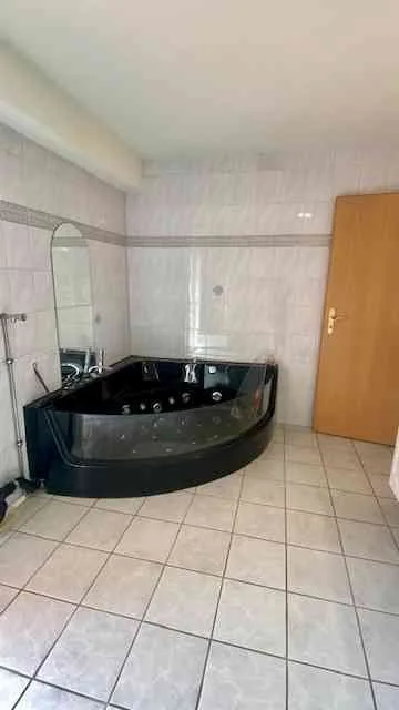 Geräumige und sehr helle 4.5-Zimmer-Wohnung mit 2 Balkonen
