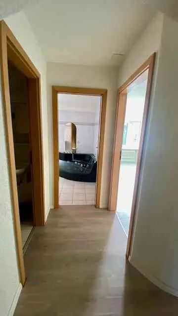 Geräumige und sehr helle 4.5-Zimmer-Wohnung mit 2 Balkonen