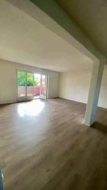 Geräumige und sehr helle 4.5-Zimmer-Wohnung mit 2 Balkonen