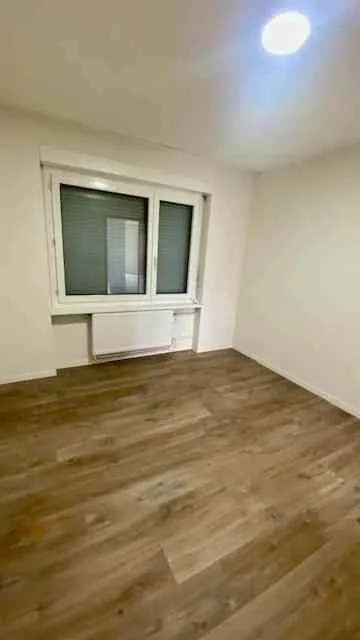 Geräumige und sehr helle 4.5-Zimmer-Wohnung mit 2 Balkonen