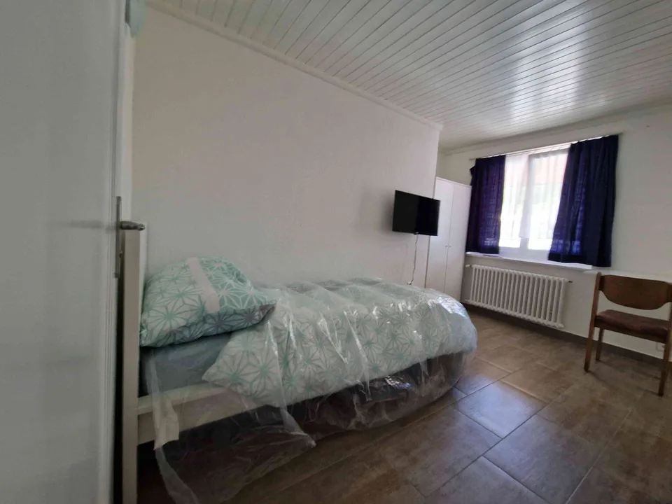 Möblierte Monatszimmer mit eigenem Badezimmer