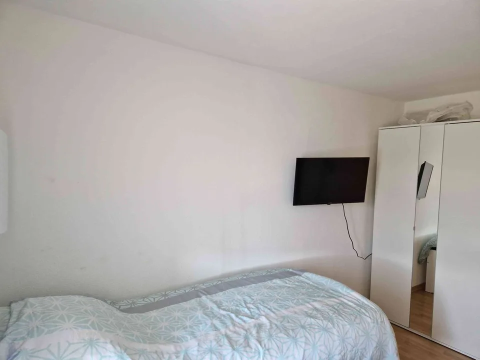 Möblierte Monatszimmer mit eigenem Badezimmer