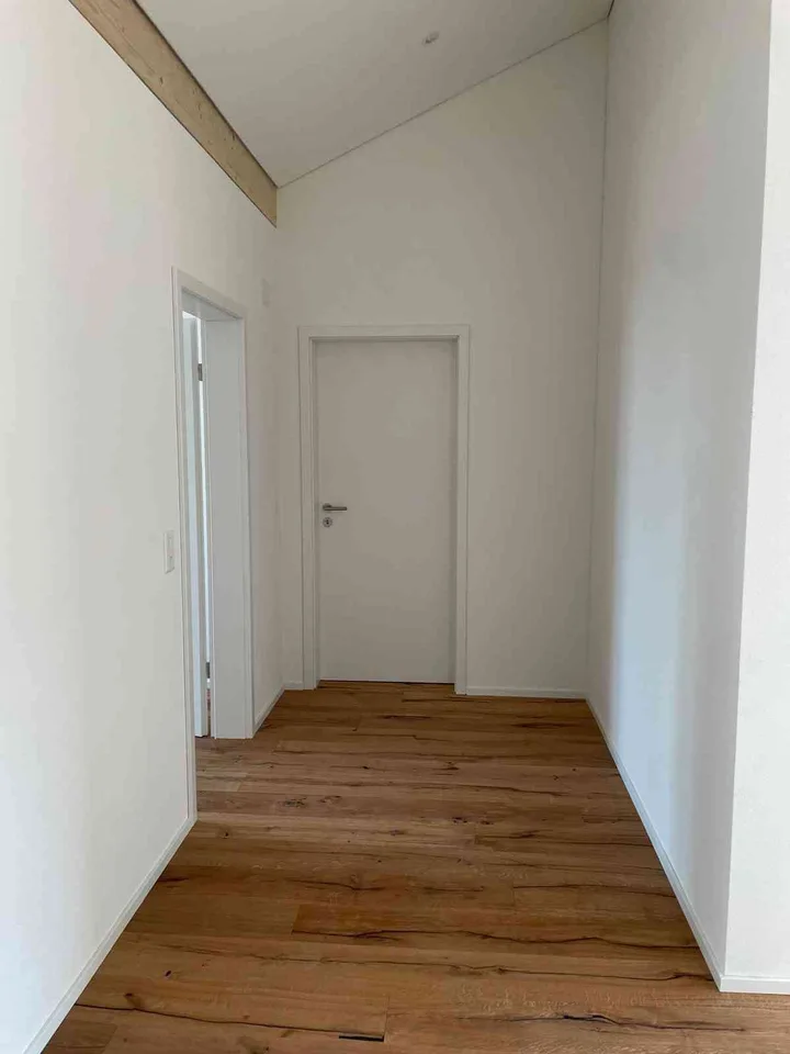 Grosszügige 3.5-Zimmer-Wohnung mit ca. 100 m², zwei Bädern & Terrasse
