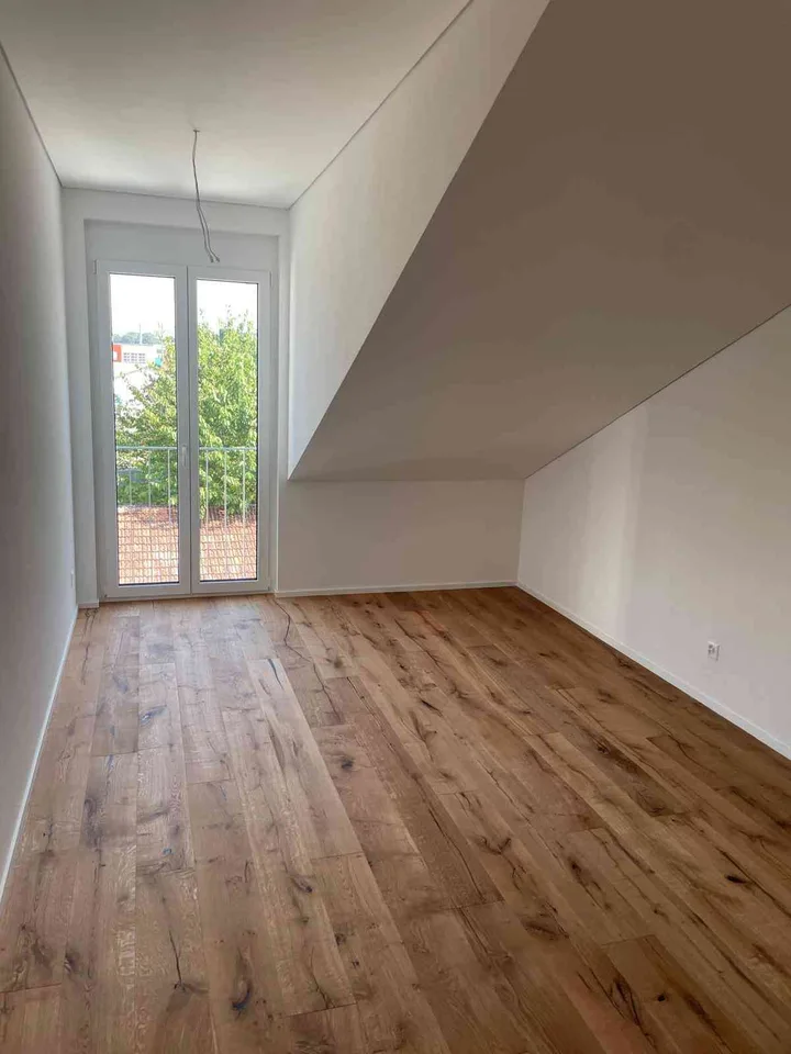 Grosszügige 3.5-Zimmer-Wohnung mit ca. 100 m², zwei Bädern & Terrasse
