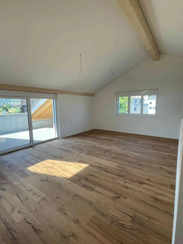 Grosszügige 3.5-Zimmer-Wohnung mit ca. 100 m², zwei Bädern & Terrasse