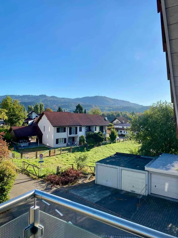 Schöne, helle 2.5 Zimmer-Wohnung per 1.12.26 oder n. Vereinbarung