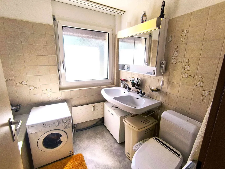 Helle, grosszügige 3.5-Zimmer-Wohnung mit Balkon an Top-Lage
