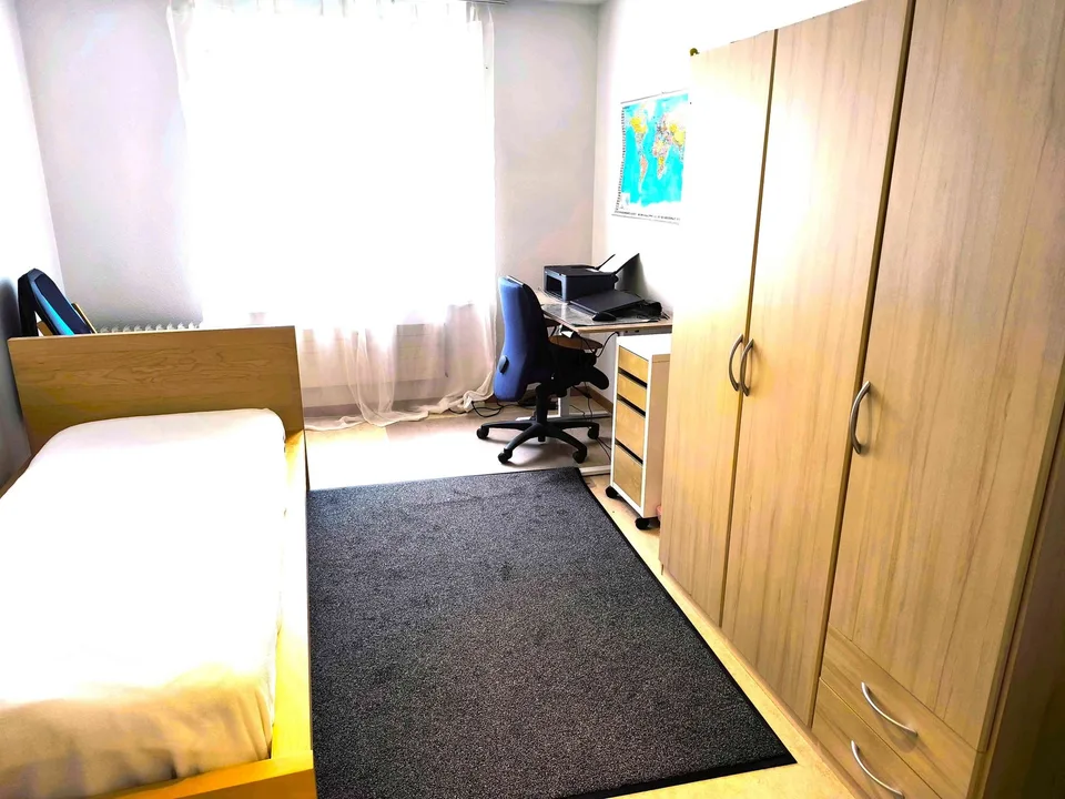 Helle, grosszügige 3.5-Zimmer-Wohnung mit Balkon an Top-Lage