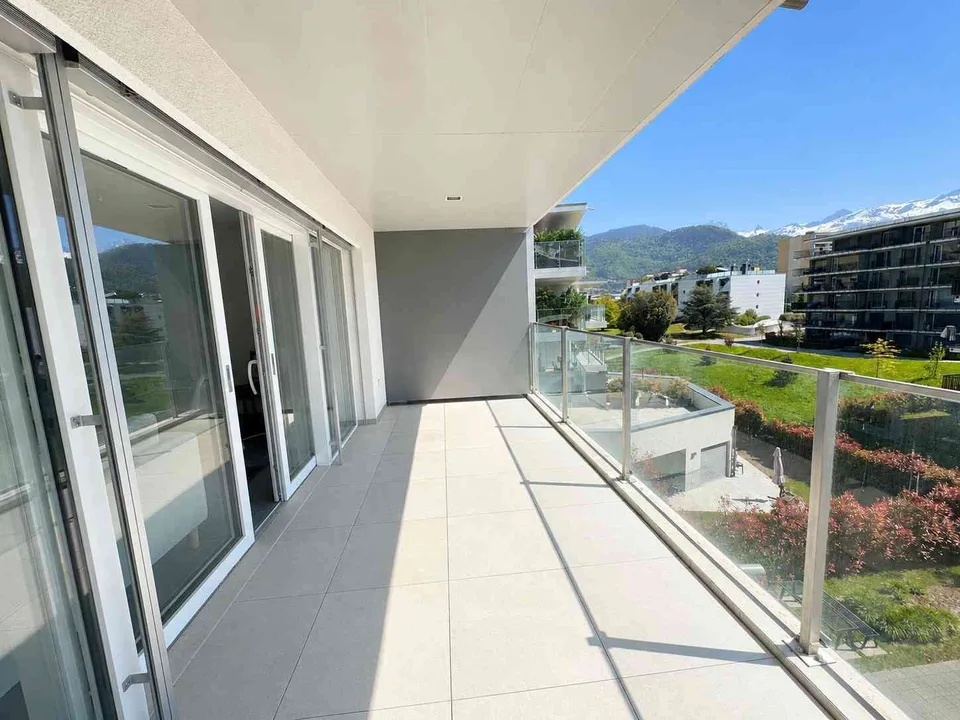 Superbe 3.5 pièces, calme moderne et tout agencé. Parking en sous-sol.