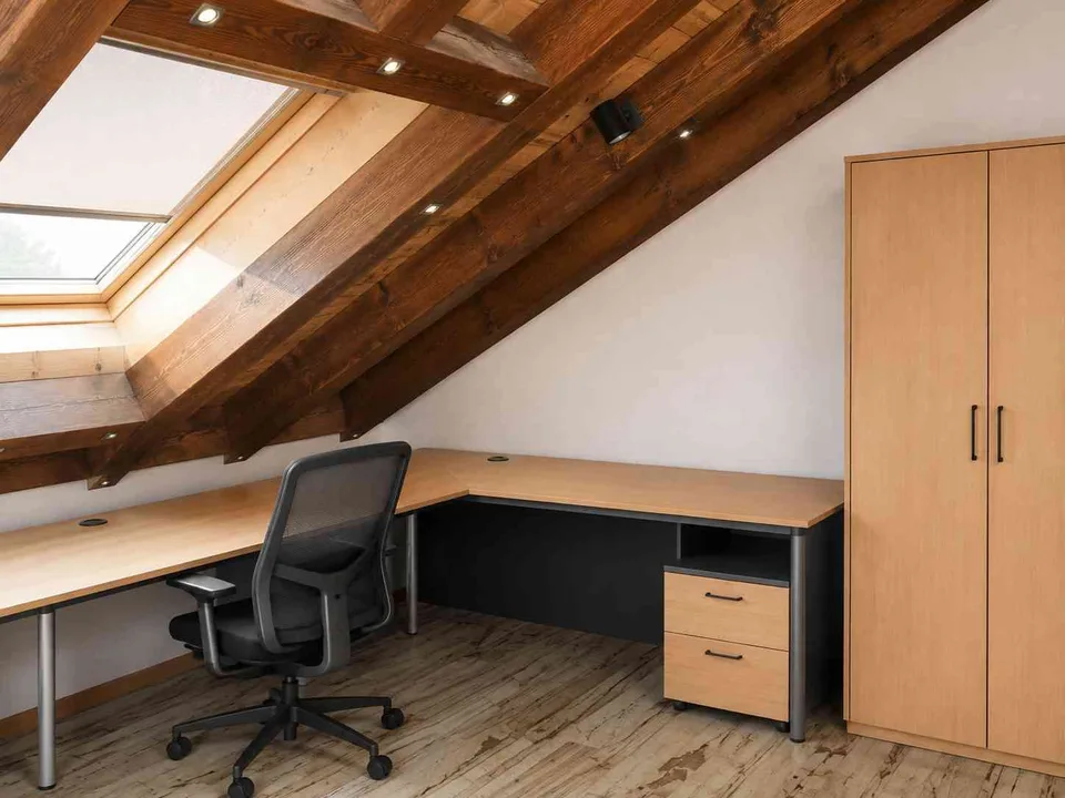 Helle 3½-Zimmer-Dachwohnung mit Balkon und Cheminée in Lachen SZ
