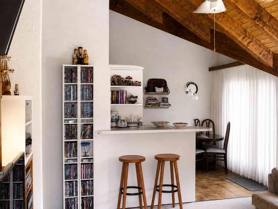 Helle 3½-Zimmer-Dachwohnung mit Balkon und Cheminée in Lachen SZ