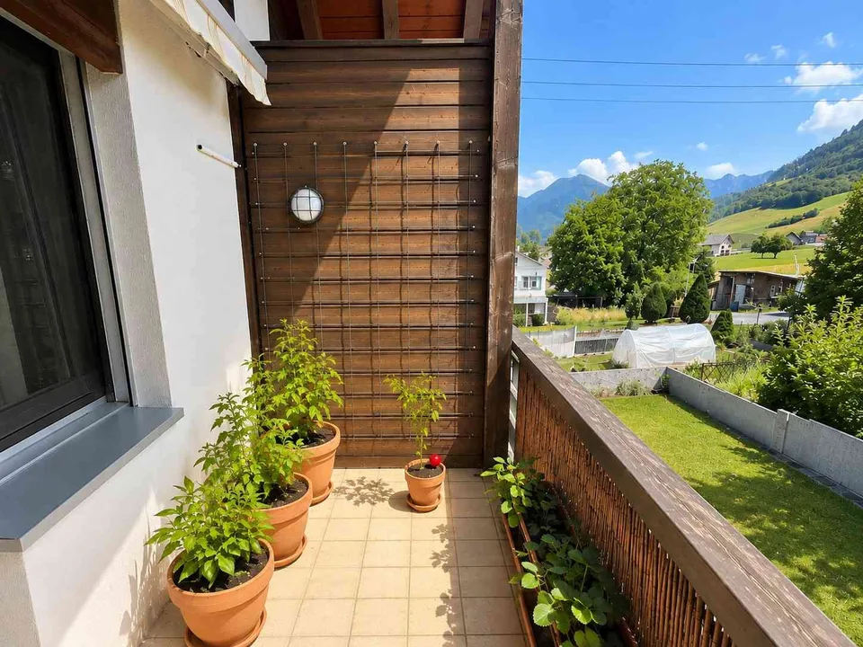 Helle 3½-Zimmer-Dachwohnung mit Balkon und Cheminée in Lachen SZ