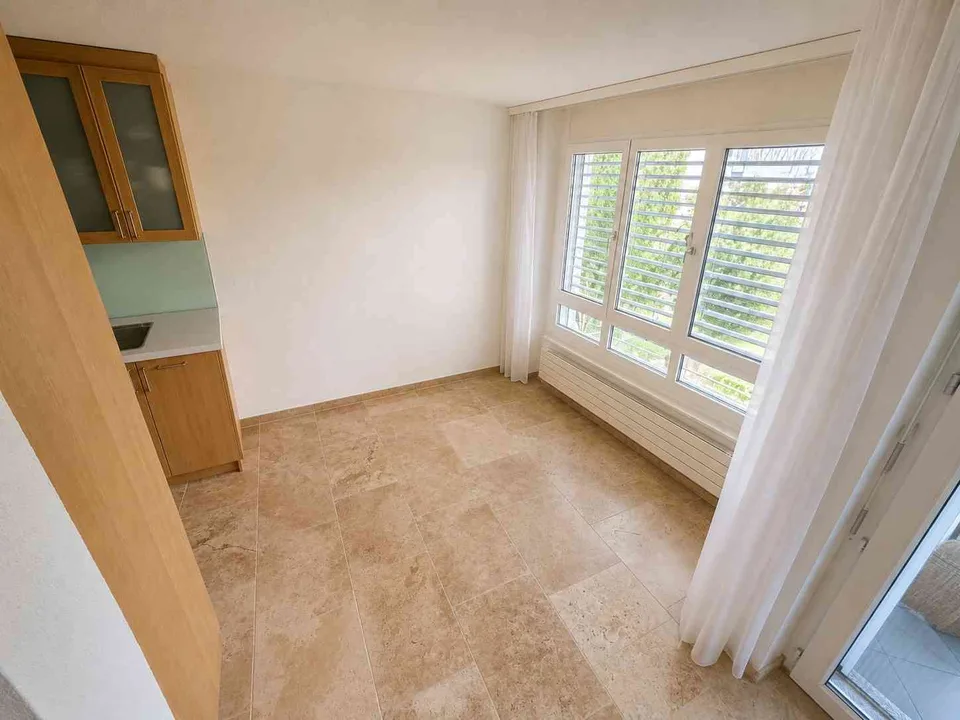 Sanierte 3.5-Zimmer-Wohnung mit 10qm Balkon - 4 Min. zum Bus 10