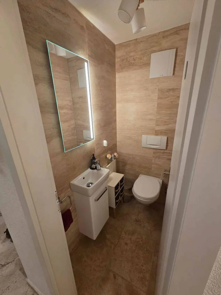 Sanierte 3.5-Zimmer-Wohnung mit 10qm Balkon - 4 Min. zum Bus 10