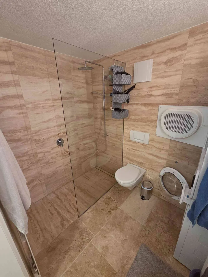 Sanierte 3.5-Zimmer-Wohnung mit 10qm Balkon - 4 Min. zum Bus 10