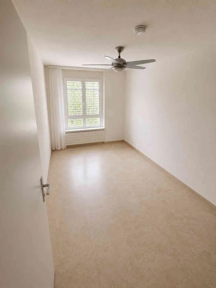 Sanierte 3.5-Zimmer-Wohnung mit 10qm Balkon - 4 Min. zum Bus 10