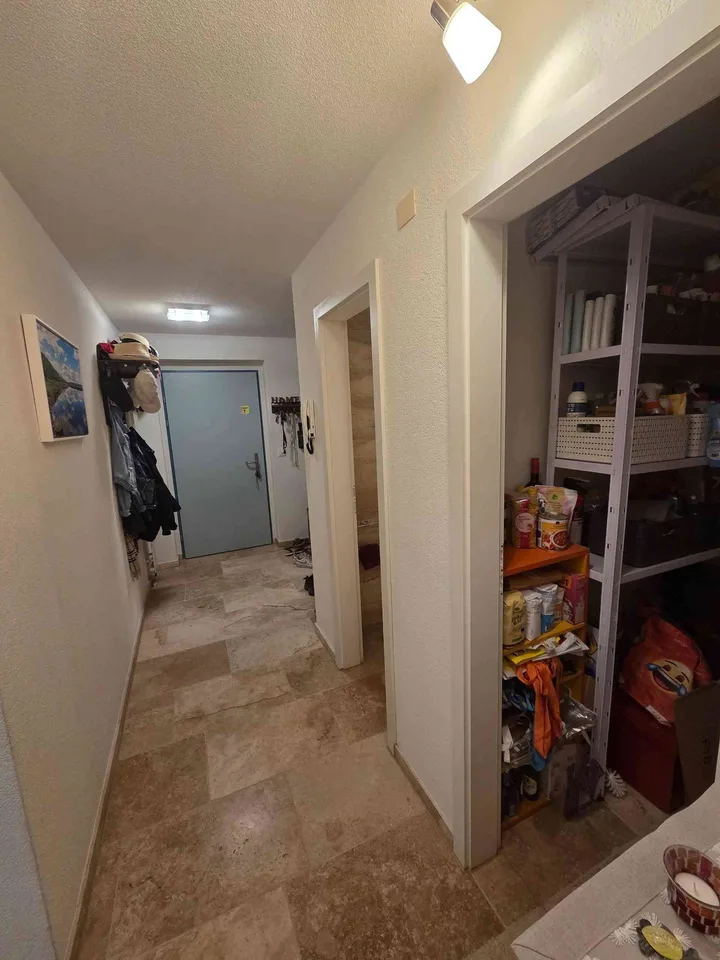 Sanierte 3.5-Zimmer-Wohnung mit 10qm Balkon - 4 Min. zum Bus 10