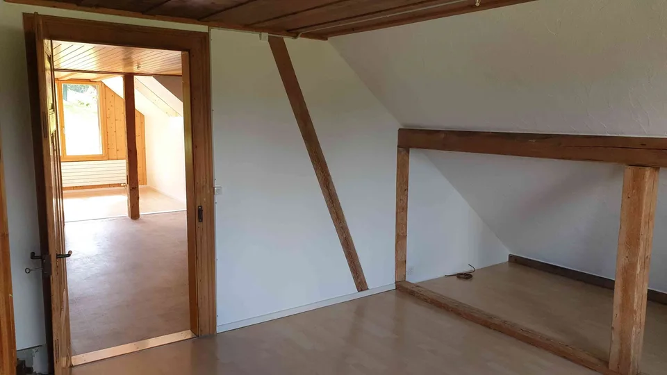 Grosszügige ruhige 4,5 - Zimmer - Wohnung (110m2) mit zwei Balkonen