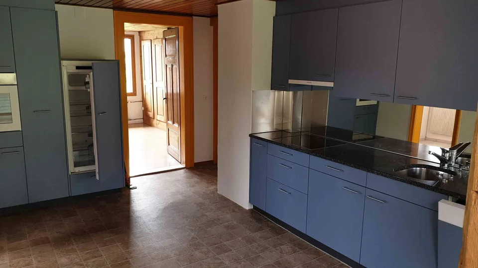Grosszügige ruhige 4,5 - Zimmer - Wohnung (110m2) mit zwei Balkonen