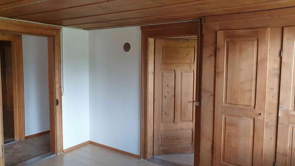 Grosszügige ruhige 4,5 - Zimmer - Wohnung (110m2) mit zwei Balkonen