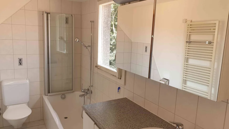Grosszügige ruhige 4,5 - Zimmer - Wohnung (110m2) mit zwei Balkonen