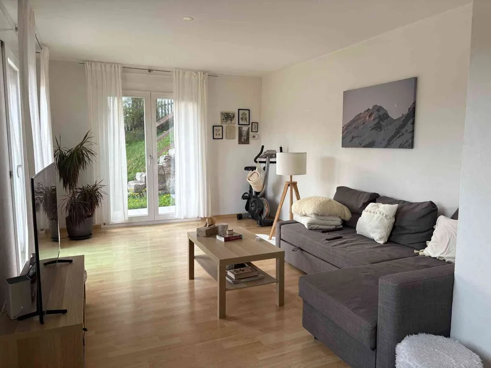 Helle 3.5-Zimmer-Wohnung mit Terrasse und wunderschöner Bergsicht