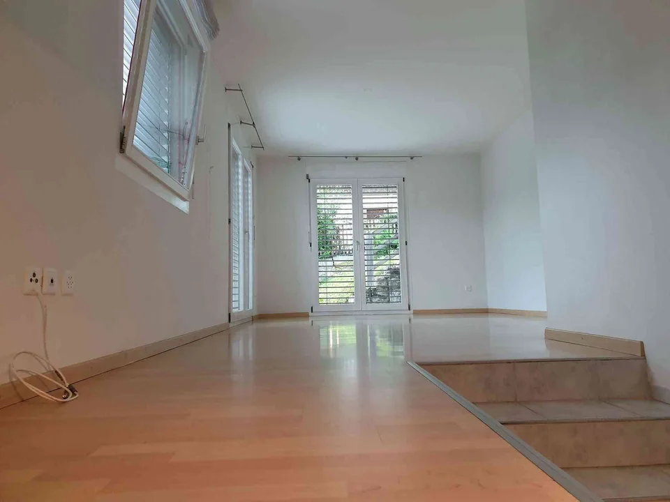 Helle 3.5-Zimmer-Wohnung mit Terrasse und wunderschöner Bergsicht