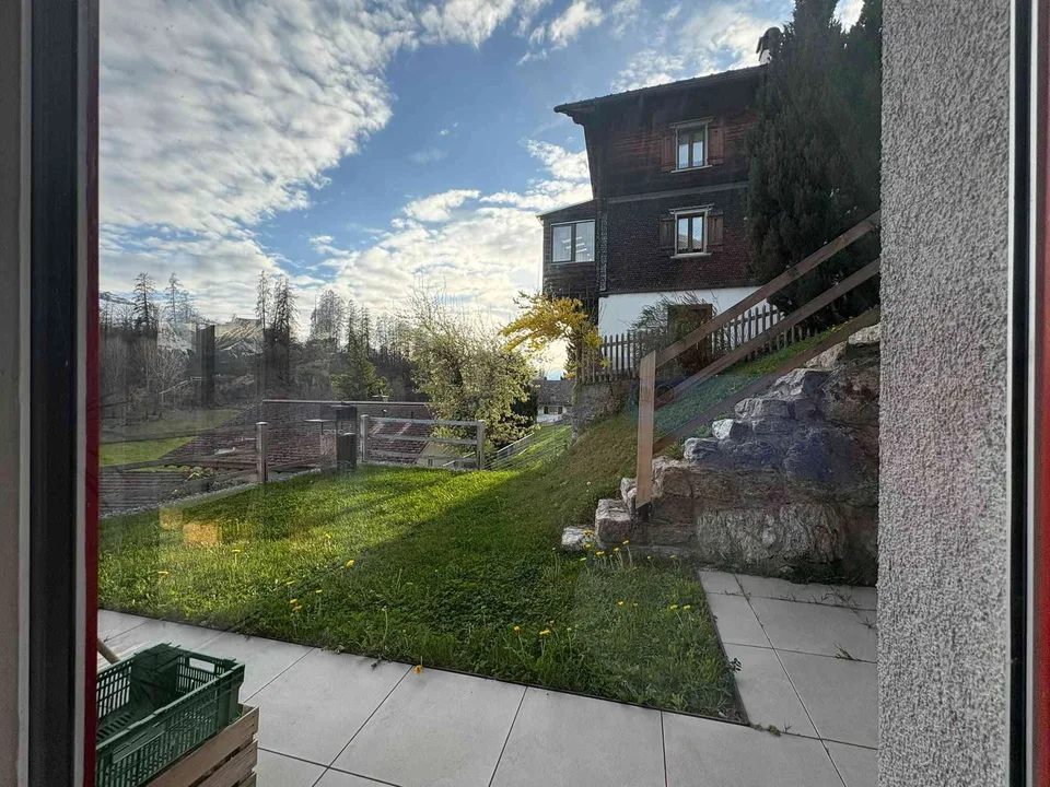 Helle 3.5-Zimmer-Wohnung mit Terrasse und wunderschöner Bergsicht