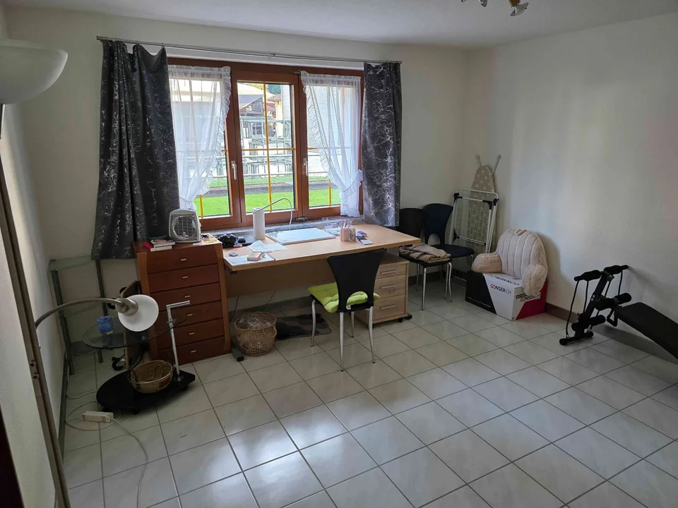Sehr grosse 4 1/2 Parterrewohnung
