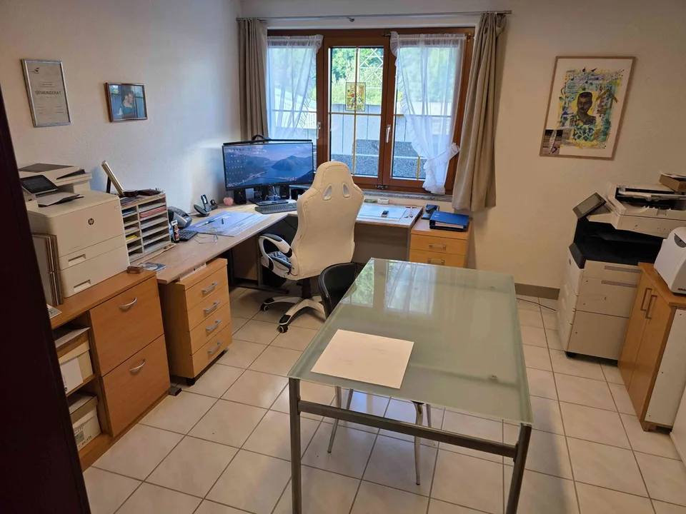 Sehr grosse 4 1/2 Parterrewohnung