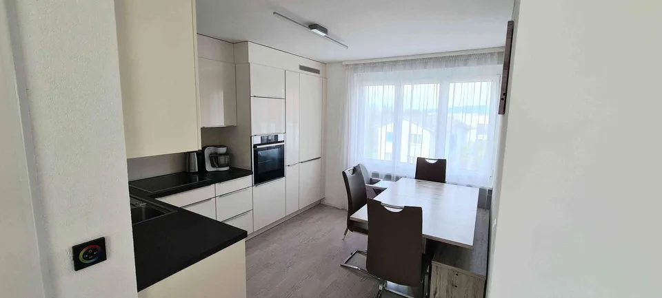 Helle 3.5-Zimmer-Wohnung in ruhiger Lage und Seenähe