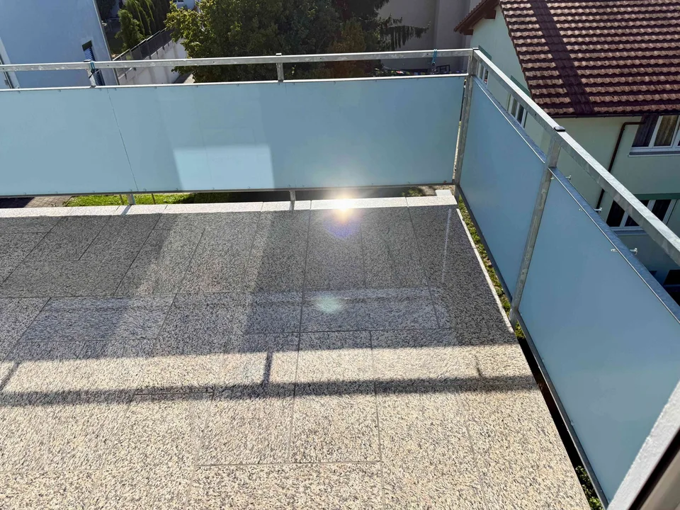 Schöne 3.5 ZW mit Terrasse und Balkon