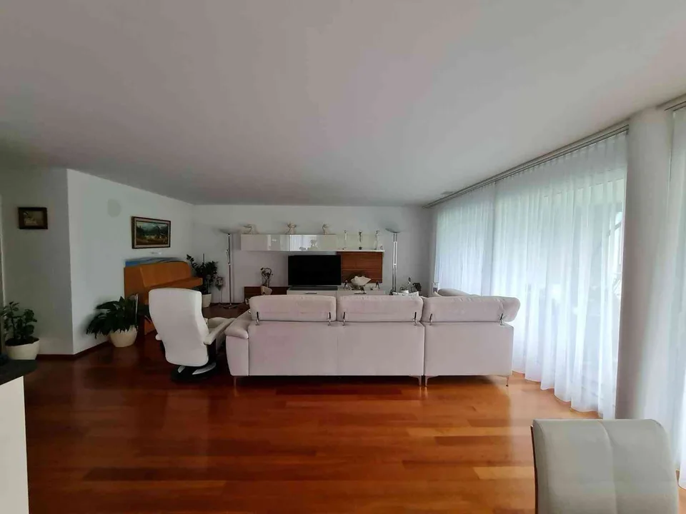 4.5-Zimmer-Wohnung im Minergie-Standard – ruhige, zentrale Lage – foto 7 di 10