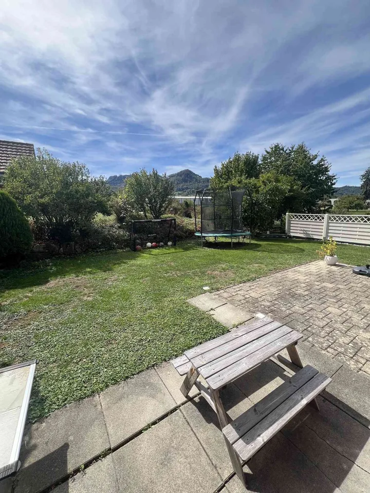 Gepflegtes Doppeleinfamilienhaus mit viel Platz und Weitsicht – foto 8 di 9