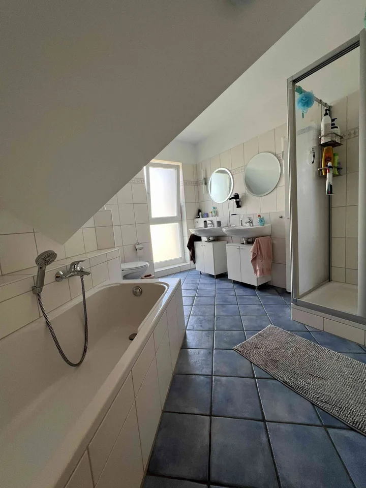 Gepflegtes Doppeleinfamilienhaus mit viel Platz und Weitsicht – foto 7 di 9