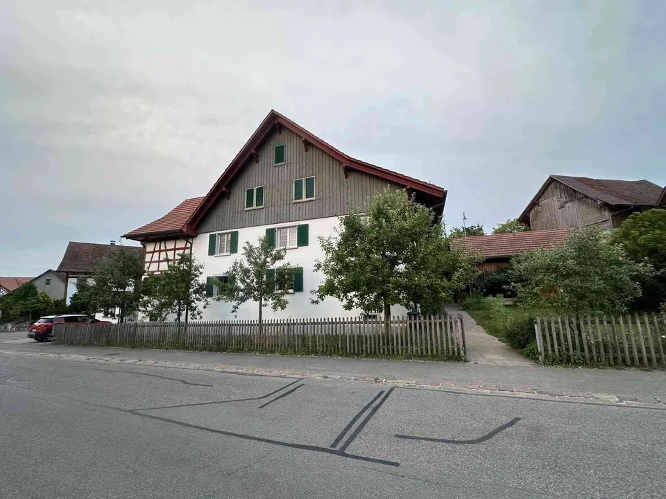 Zwei Zimmer, Küche und Bad im Riegelhaus