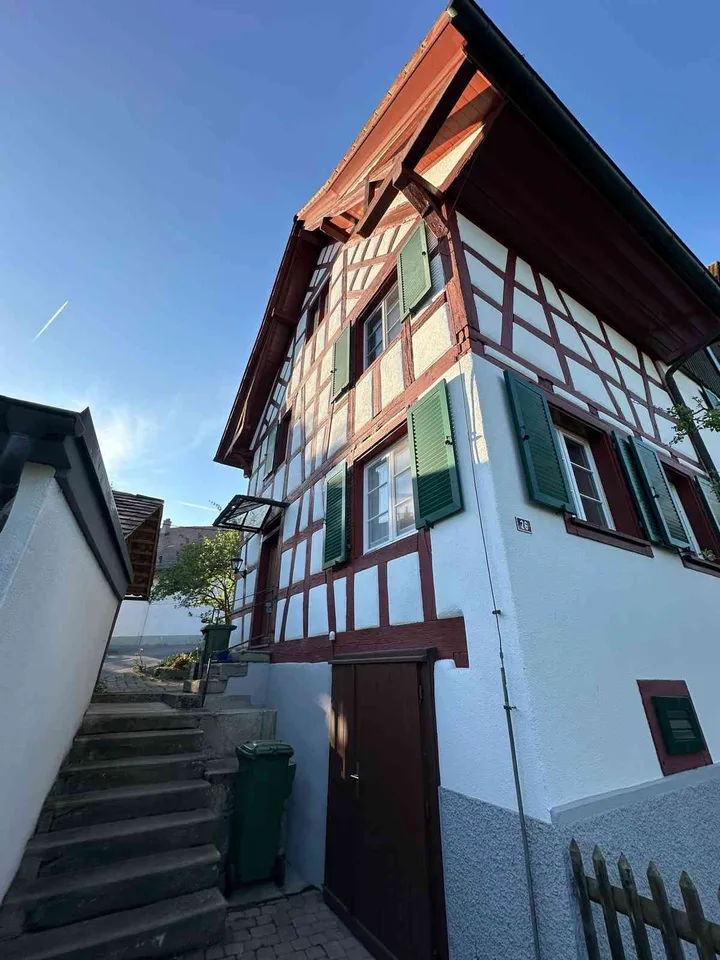 Zwei Zimmer, Küche und Bad im Riegelhaus